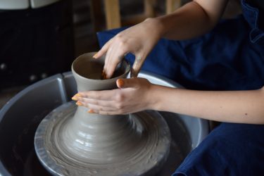 陶器の器を鉢に変身！自分で器に穴あけを行う方法と注意点